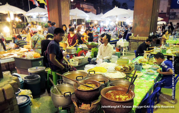 Central Kad Suan Kaew Chiang Mai Night market3.jpg