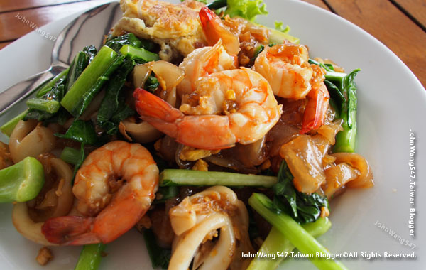 Rayong Chalet Resort thai food.jpg