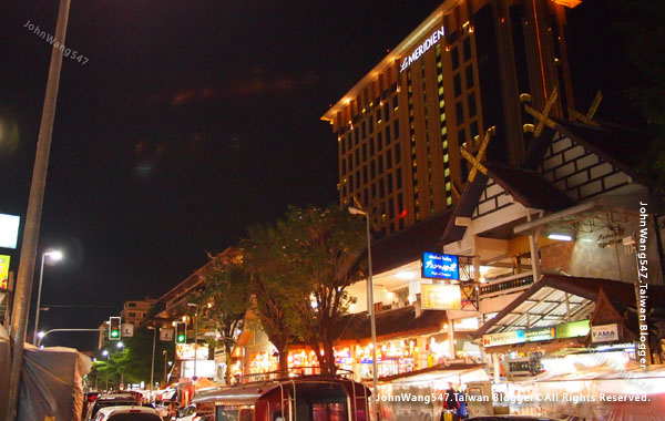 Chiang Mai Night Bazaar-Le Meridien.jpg