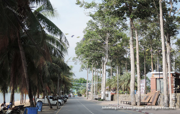 Pattaya Bang Sa-Re Public Park Bang saray beach.jpg