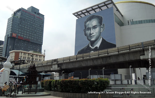 Bangkok Art And Culture Centre(BACC) Thai King.jpg