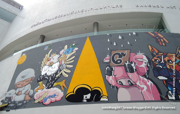 Bangkok Art And Culture Centre(BACC)pray for Thai King.jpg