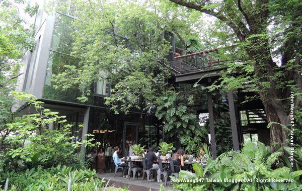 Bangkok cafe Li-Bra-Ry-Naiipa Art Complex2.jpg