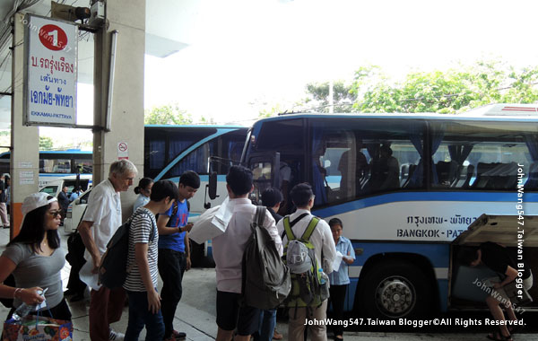 Ekkamai Eastern  Bus Terminal Bus Pattaya.jpg