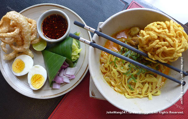 Khao Soi Set-EAT&DRINK U Chiang Mai restaurant.jpg