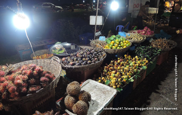 Angkor Local Night market.fruits.jpg