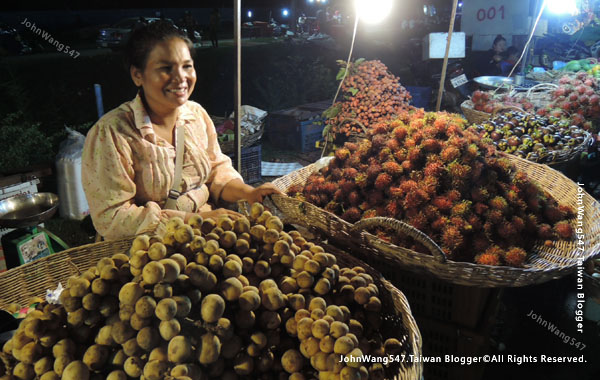 Angkor Local Night market.fruits1.jpg