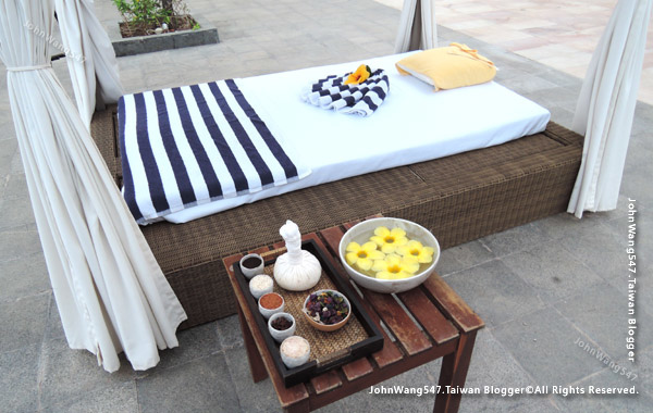 Jasmine Spa massage Sokha Siem Reap Resort pooldide.jpg