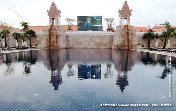 Sokha Siem Reap Resort big pool1.jpg