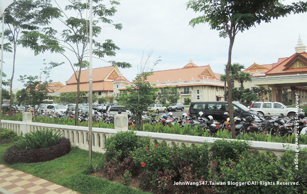 Sokha Siem Reap Resort parking2.jpg