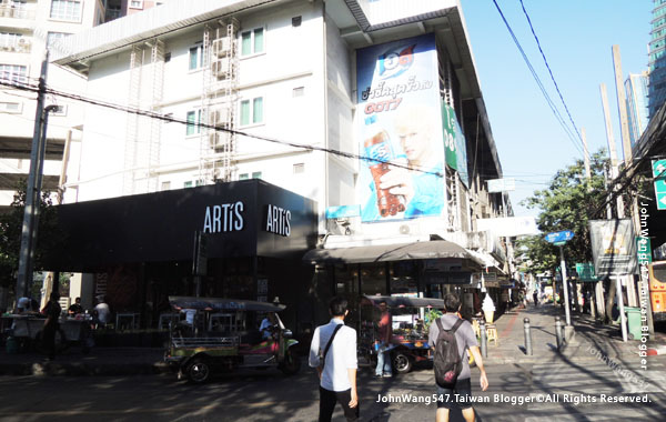 Artis White House Asoke Sukhumvit 18.jpg