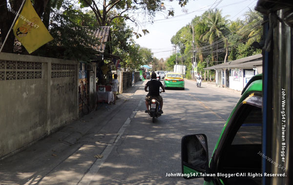 Bang Nam Pheung Floating Market taxi.jpg