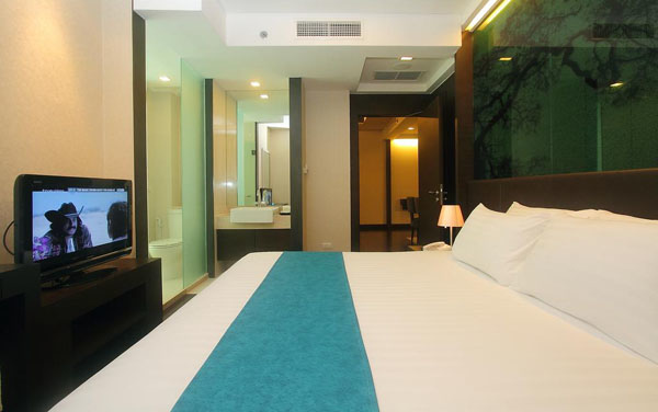 Jasmine Resort Hotel room BTS Prakanong2.jpg