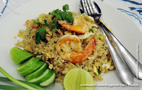 Let's Eat at Sea Pattaya fried rice.jpg