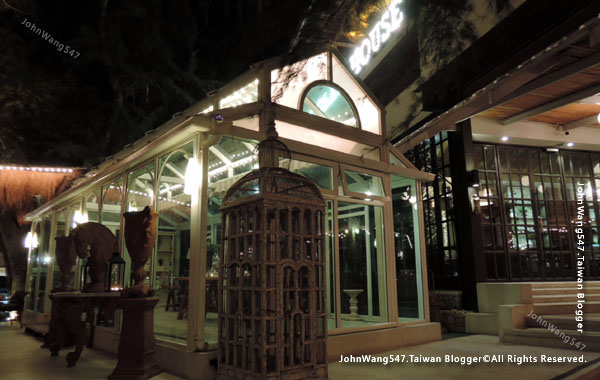 The Glass House Pattaya at night3.jpg