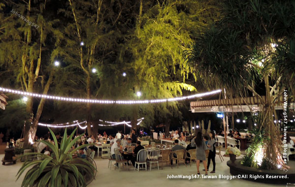 The Glass House Pattaya at night1.jpg