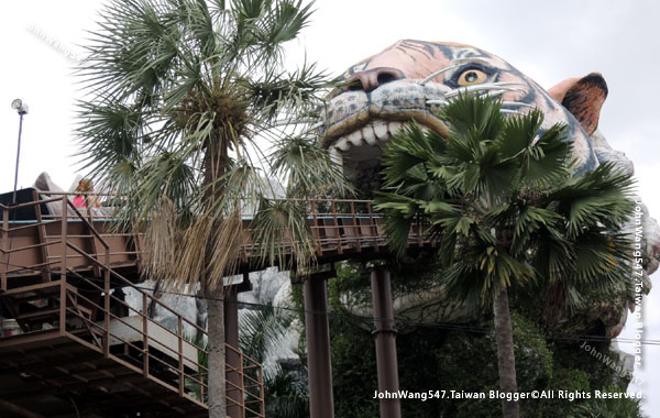 Siam Park City Log Flume2.jpg