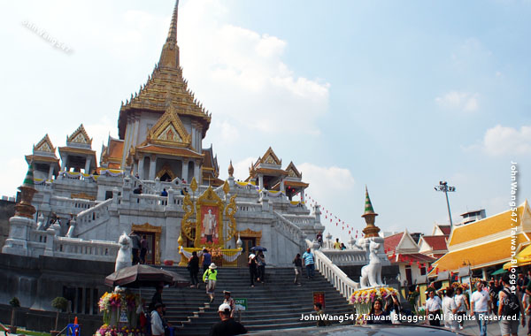 Wat Traimit Hua Lamphong.jpg