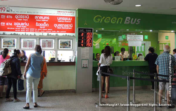 Chiang Mai Bus Terminal3 green bus.jpg