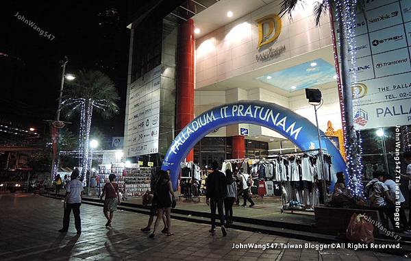 Berkeley Hotel Pratunam hotel Bangkok Palladium Night market1.jpg