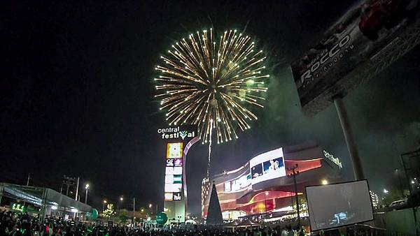 CentralFestival Chiangmai new year countdown3.jpg