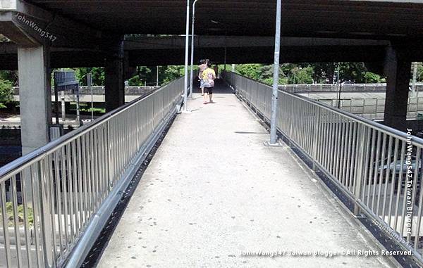 Chatuchak  Phahonyothin Road skywalk.jpg