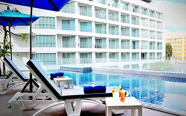 A-One Star Hotel Pattaya pool.jpg