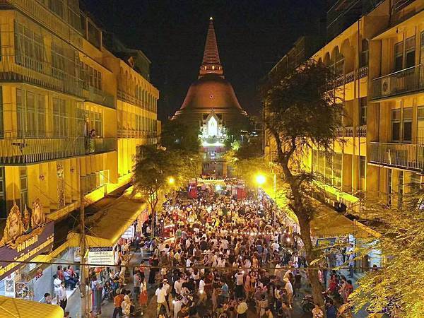 Bangkok Swing Dancing at Phra Pathom Chedi Bangkok Swing Dancing at Phra Pathom Chedi