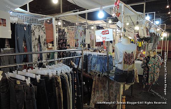 V street market BTS Victory Monument5.jpg