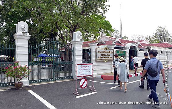 Bang Pa-In Royal Palace Entrance.jpg