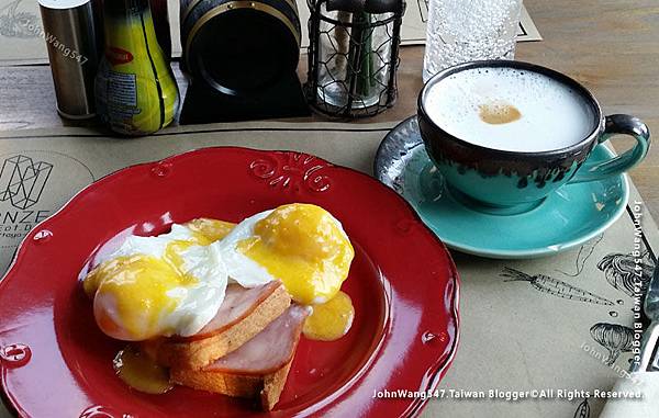 Nonze Hostel Pattaya Beach Breakfast2.jpg