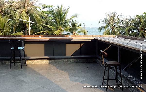 Nonze Hostel Pattaya Beach restaurant3.jpg