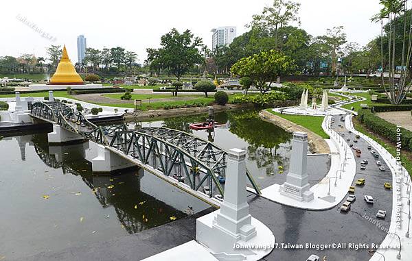 Mini Siam Pattaya-Pathom Boromarachanusorn Bridge.jpg