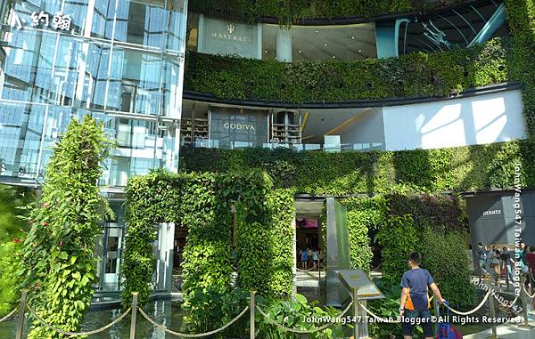 Siam Paragon Bangkok Green.jpg