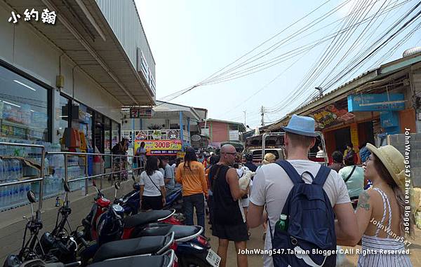 Koh Larn Na Baan Pier 7-11超商.jpg