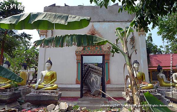 Koh Larn Na Baan Pier temple.jpg