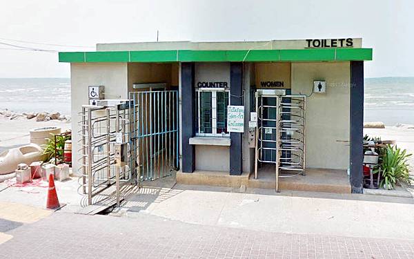 Toilets near Kalm Bangsaen Hotel.jpg