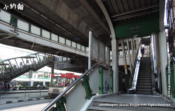 曼谷BTS捷運手扶梯.jpg