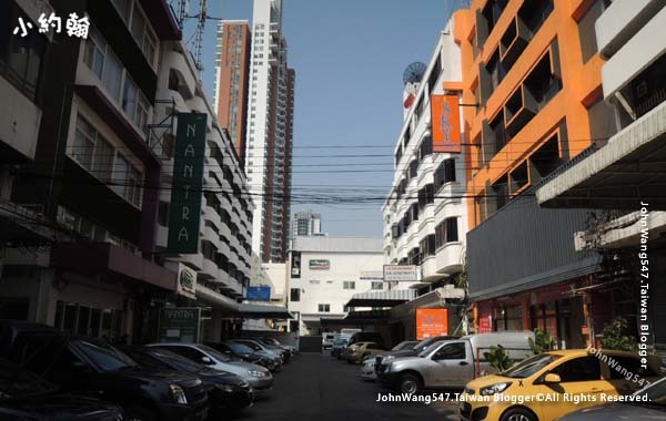 De Sky Sukhumvit Ekkamai hotel1.jpg