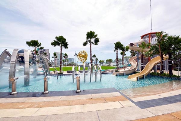 Grande Centre Point Pattaya Hotel pool.jpg