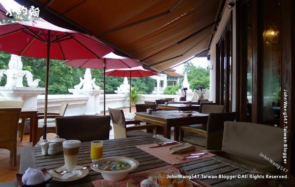 Dhara Dhevi Akaligo Breakfast Buffet4.jpg