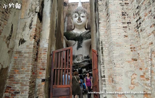 Phra Atchana Wat Si Chum Sukhothai.jpg