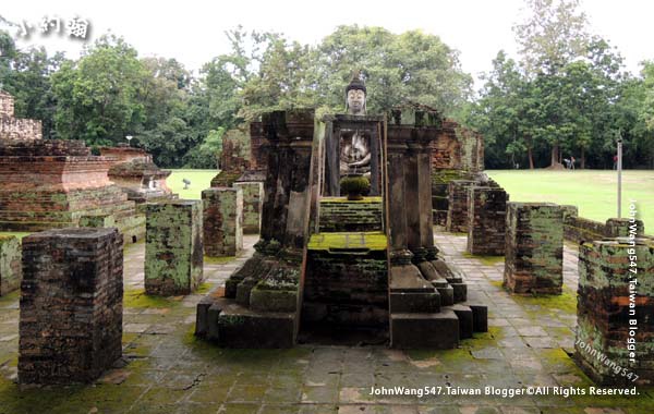 Wat Si Chum Sukhothai8.jpg