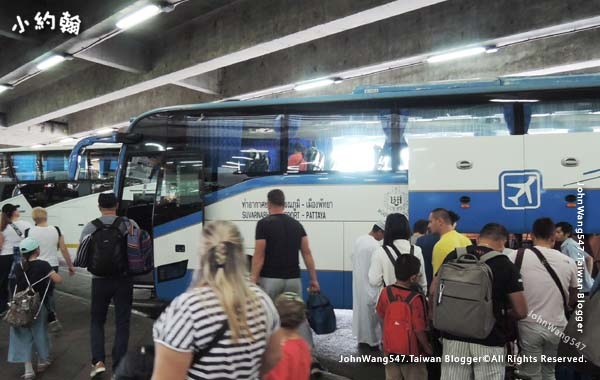 Suvarnabhumi airport bus to Pattaya2.jpg