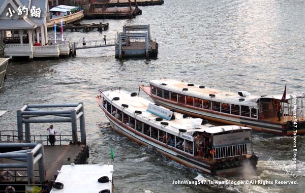 Chao Phraya River Express Boat2.jpg