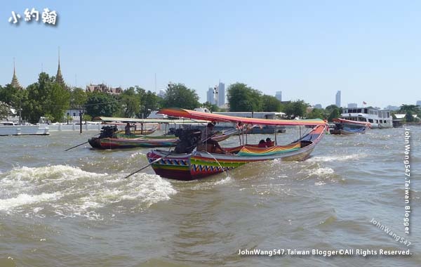 Long tail boat Chao Phraya River.jpg