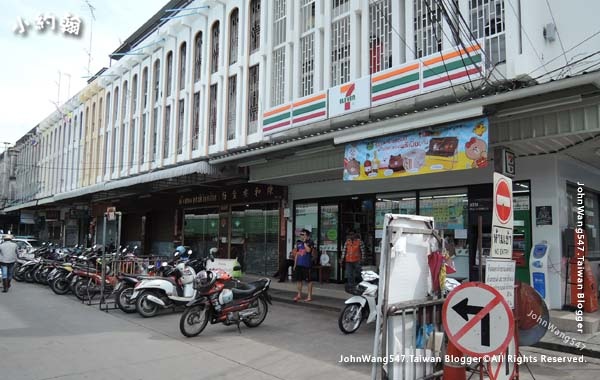Nong Mon Market Chonburi7-11.jpg
