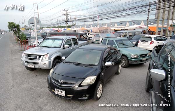 Chatuchak JJ Night Market Chon Buri.jpg