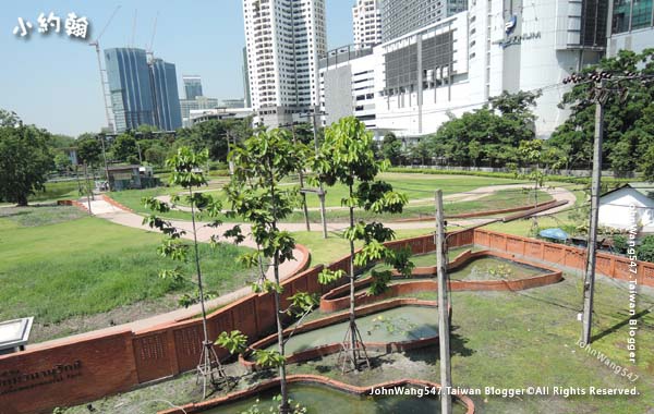 Pathumwananurak Park Bangkok2.jpg