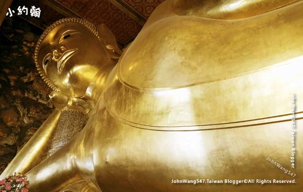 Wat Pho Bangkok Reclining Buddha.jpg